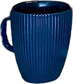 A caneca azul que está sempre na mesa dela.